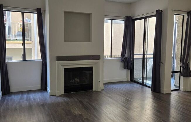 2 beds, 2 baths, 998 sqft, $2,414, Unit 102