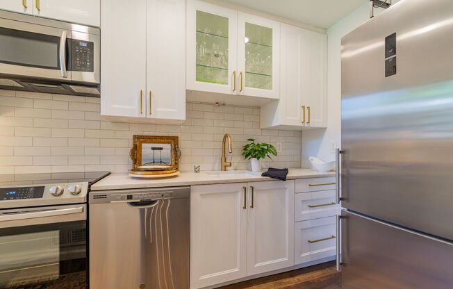 2 beds, 1 bath, $2,275, Unit # 7A