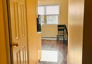 2 beds, 1 bath, 888 sqft, $2,150, Unit 2