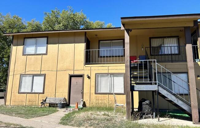 2 beds, 1 bath, 958 sqft, $795