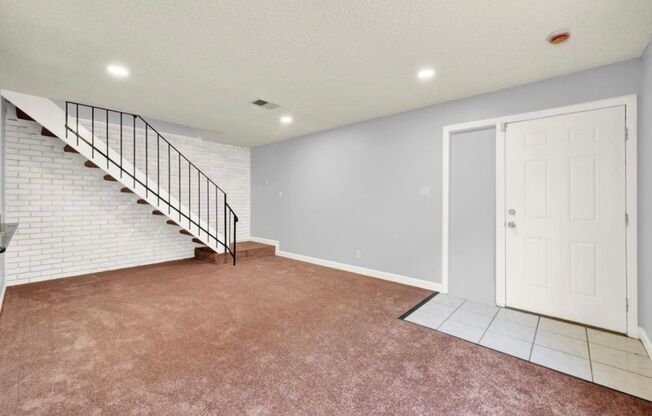 Nicely Updated 2 Bed 1 Bath Condo in Antioch - AVAILABLE NOW !!