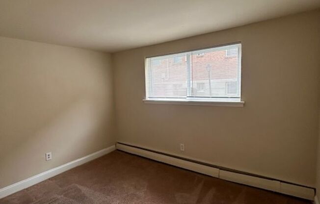 2 beds, 1 bath, 820 sqft, $1,460, Unit D03