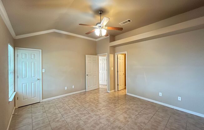 3 beds, 2 baths, 1,296 sqft, $1,250, Unit Unit B