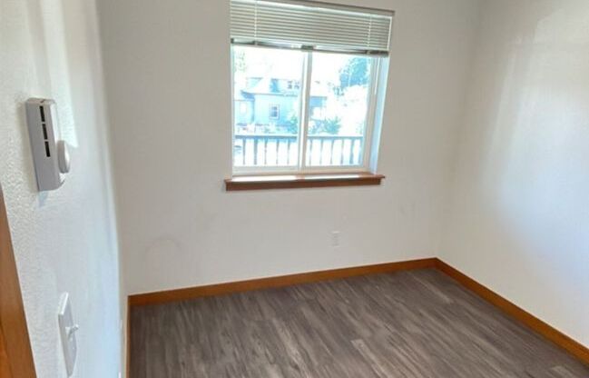 3 beds, 1 bath, $2,475, Unit 1200 #306