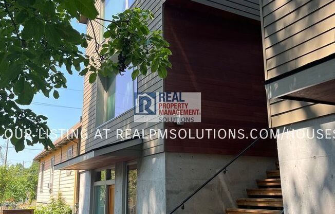 4540 N VANCOUVER AVE