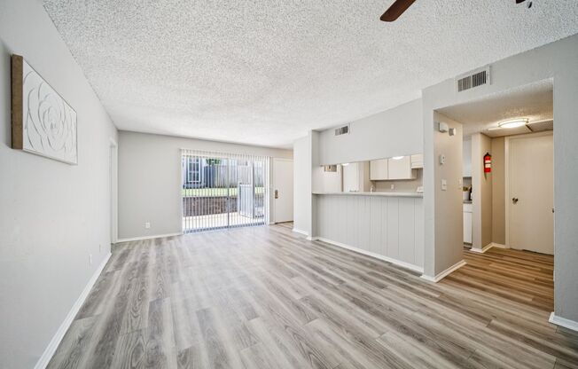 2 beds, 2 baths, 968 sqft, $949, Unit 86005