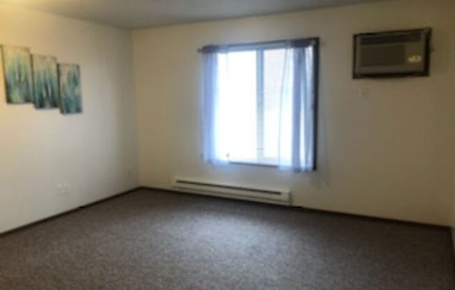 2 beds, 1 bath, 720 sqft, $805, Unit 16