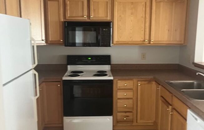 3 beds, 2.5 baths, 1,350 sqft, $1,400, Unit 1454 West Rockcrest Drive