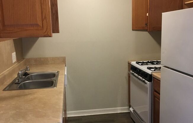 2 beds, 1 bath, 734 sqft, $825, Unit 36