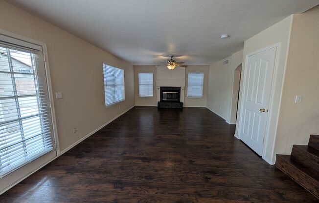 4 beds, 2.5 baths, $2,400