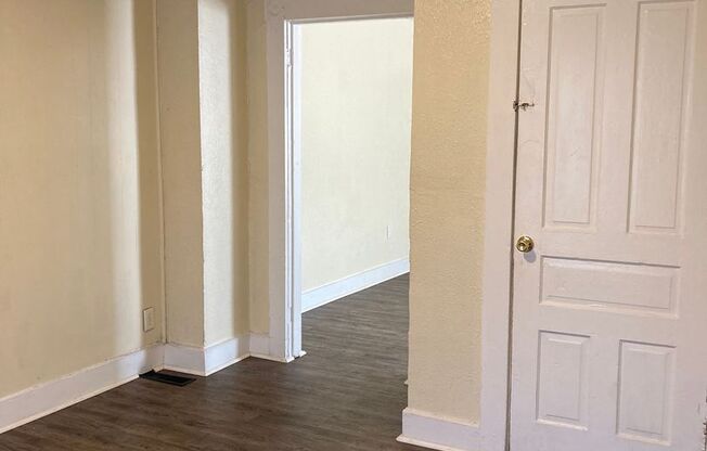 1 bed, 1 bath, 768 sqft, $750, Unit 820 1/2