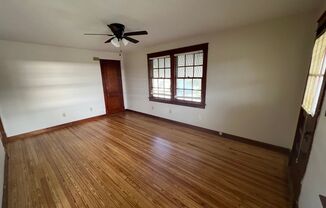 2 beds, 1 bath, $1,300