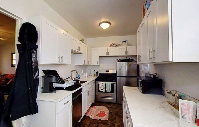 734-44 W. Aldine