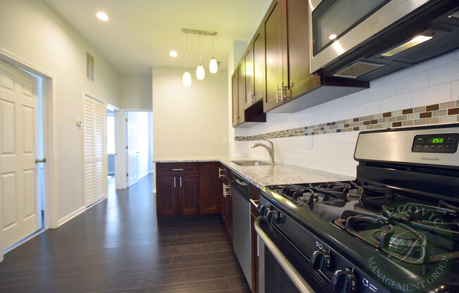 2 beds, 1 bath, 700 sqft, $2,200, Unit 103