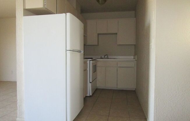 Studio, 1 bath, 655 sqft, $800, Unit 114