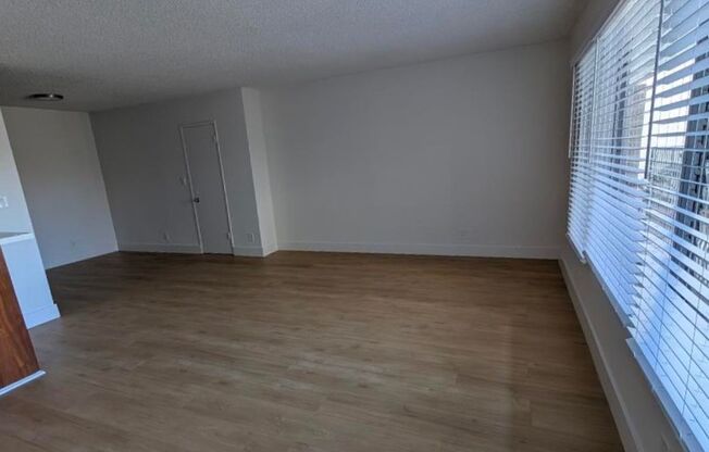 2 beds, 2 baths, $2,450, Unit 4