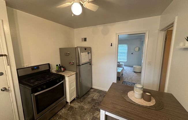 2 beds, 1 bath, $1,595