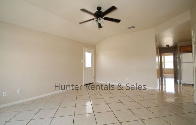 3 beds, 2 baths, $1,175, Unit Unit A