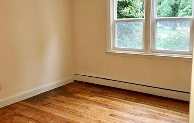 2 beds, 1 bath, 800 sqft, $1,695, Unit A12
