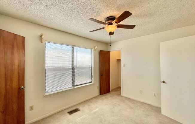 2 beds, 1.5 baths, 1,143 sqft, $950, Unit 4806 A Rainbow Circle