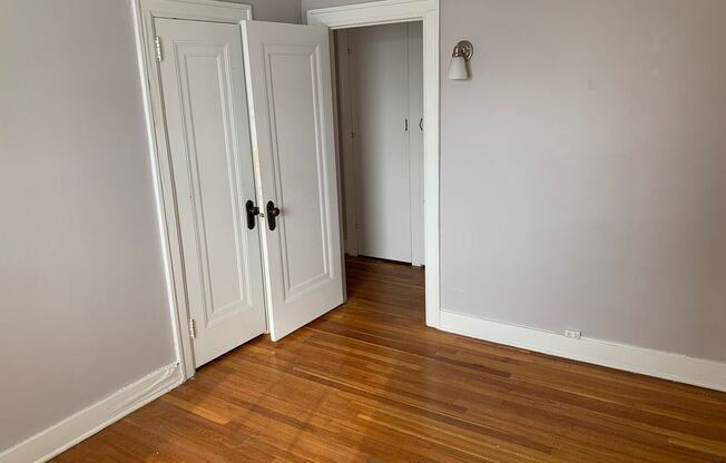 2 beds, 1 bath, 728 sqft, $1,425, Unit 4G