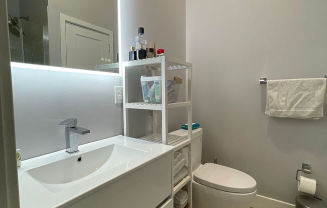 1 bed, 1.5 baths, $1,695, Unit Apt 37