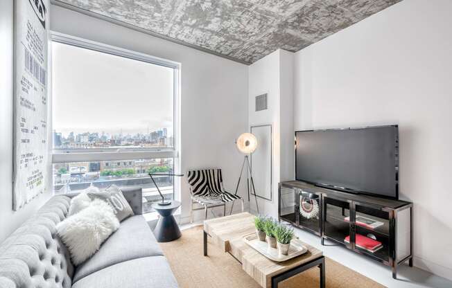 2 beds, 2 baths, 1,008 sqft, $5,652