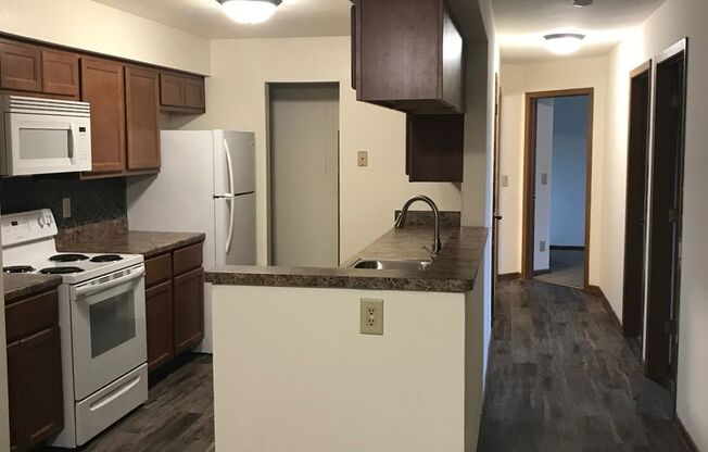 3 beds, 1 bath, 1,040 sqft, $1,695, Unit 3164-206