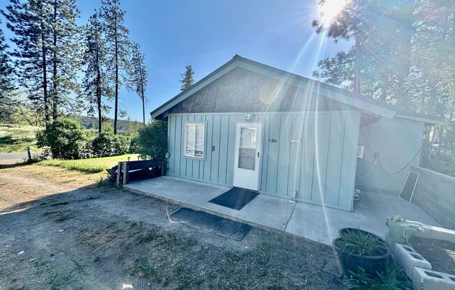 ***Move-In Special*** Charming 1 bed 1 bath Long Lake Cabin Retreat
