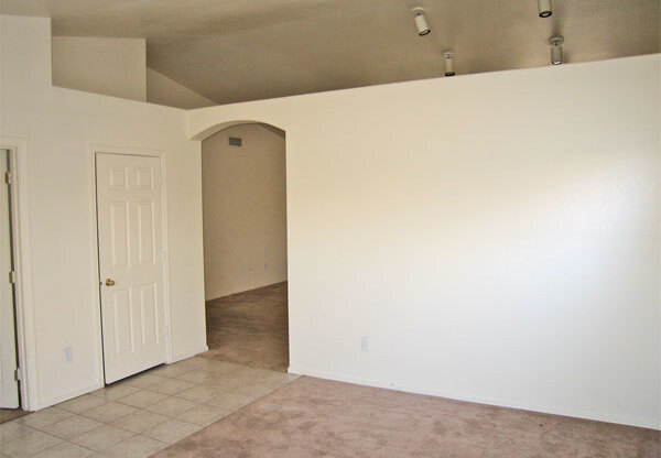 Great 4 bedroom 2 bathroom single level home near freeway and shopping!