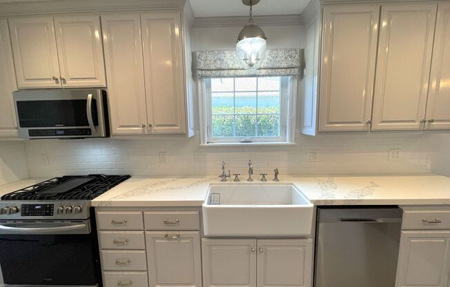Luxurious Lake Balboa Home with Athletic Amenities for Rent!