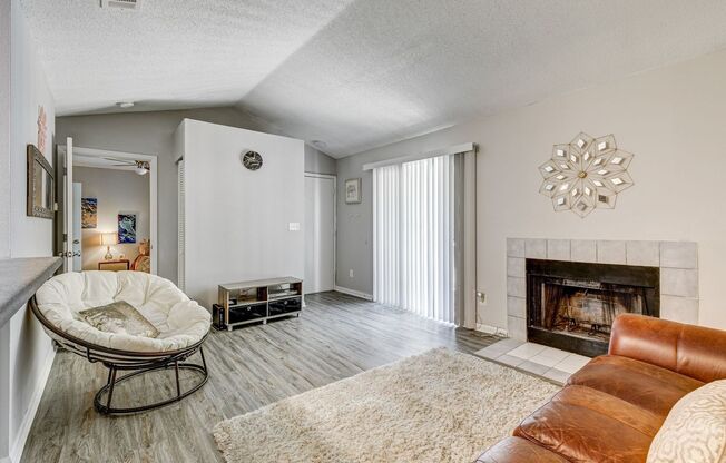 2 beds, 2 baths, 1,000 sqft, $1,050, Unit B15