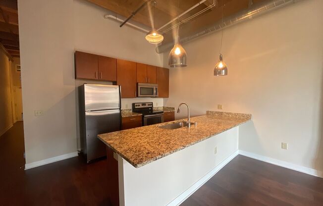 1 bed, 1 bath, 906 sqft, $1,550, Unit 407