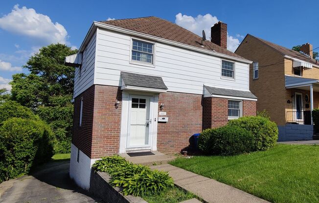 *Recently Updated 3BD/1BA Available for Rent in Brookline area*