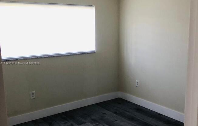 451 NE 207 LN