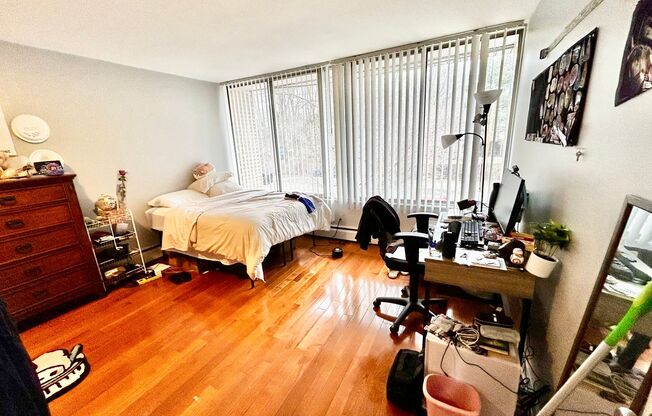 2 beds, 1 bath, 768 sqft, $2,380, Unit 322