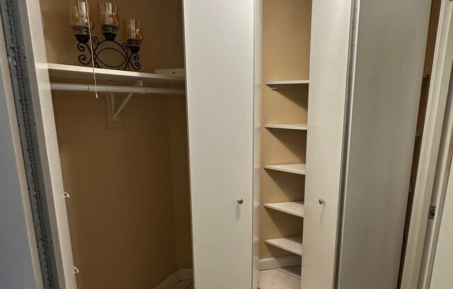 1 bed, 1 bath, $2,100, Unit # 2007