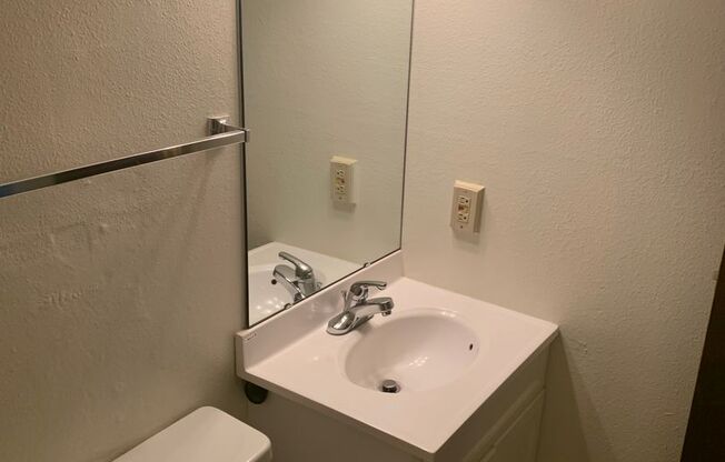 Studio, 1 bath, 325 sqft, $555, Unit 1929-15