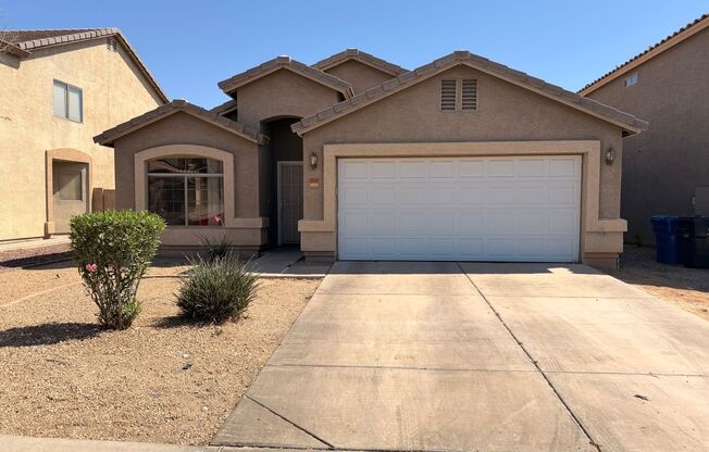 3/2 Single story Avondale Home *Custom Paint* & Carpet in Beds Only!