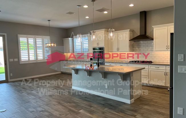 214 E BALAO DR