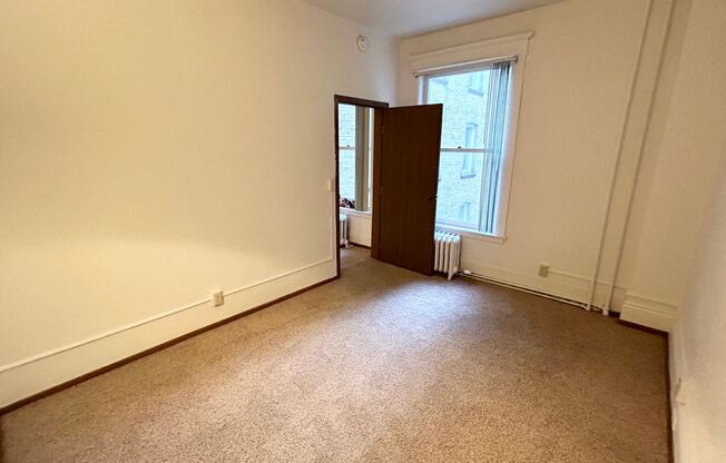 1 bed, 1 bath, 350 sqft, $570, Unit 305