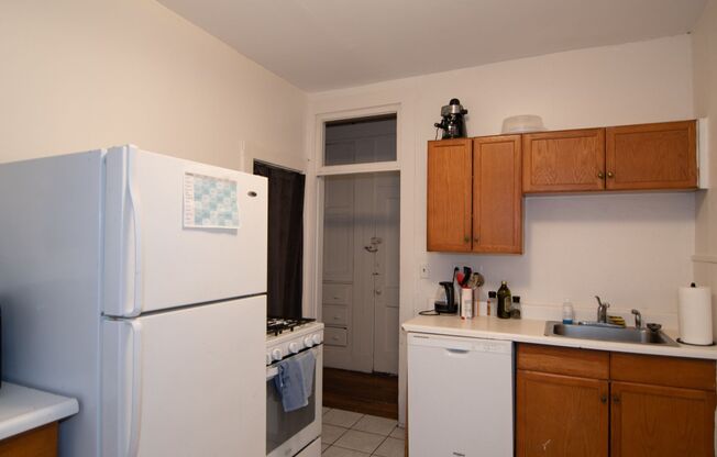 3 beds, 1 bath, $3,300, Unit Unit #10