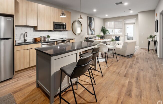 1 bed, 1 bath, 806 sqft, $2,216