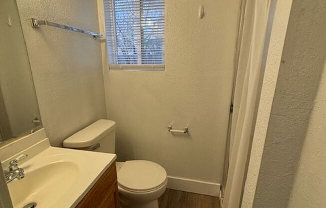 2 beds, 1 bath, $1,000, Unit PM-260-3 Unit 3