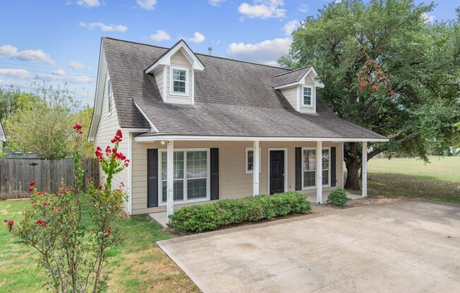 Immediate Move In! Charming 4 Bed, 2.5 Bath in Great Neighborhood