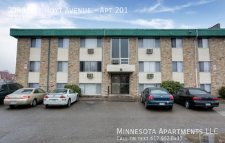 208 W HOYT AVE