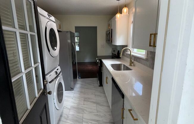 Beautiful renovated 3 bedroom 2 full bath home in Church Hill