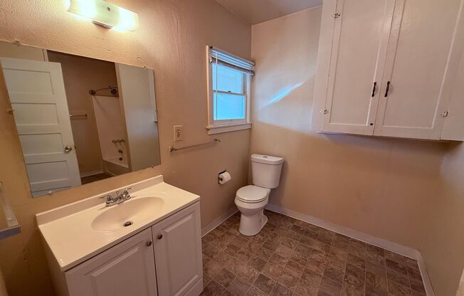 2 beds, 1 bath, $1,150