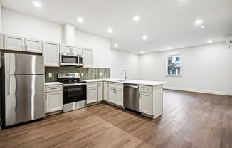 472 ROXBOROUGH AVE