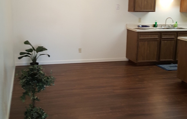 2 beds, 1 bath, 969 sqft, $1,565, Unit 121